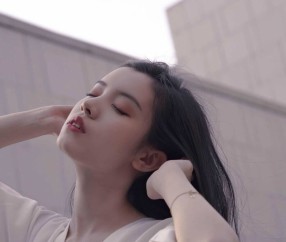 小孩发烧眼睛很红怎么回事（小孩发烧眼睛红怎么回事该用什么药）